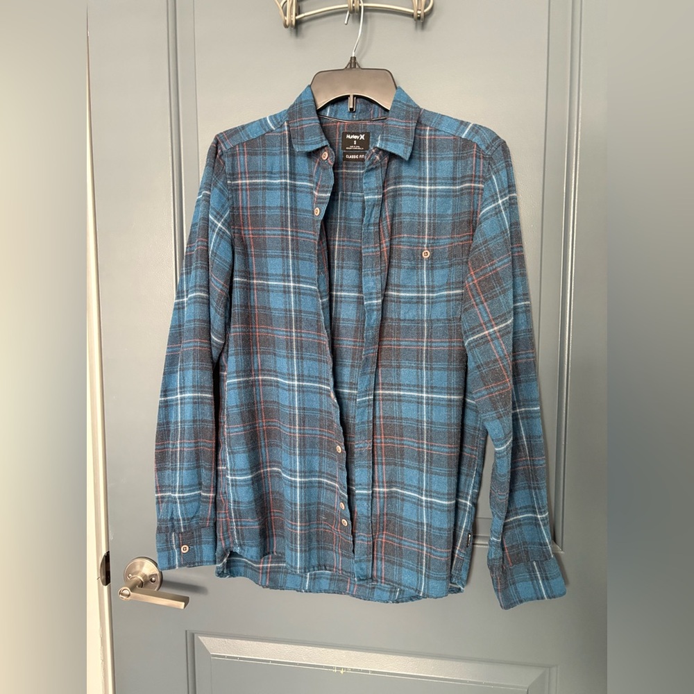 Hurley Blue and Red Plaid Men’s Casual Shirt. Grunge look. Flannel